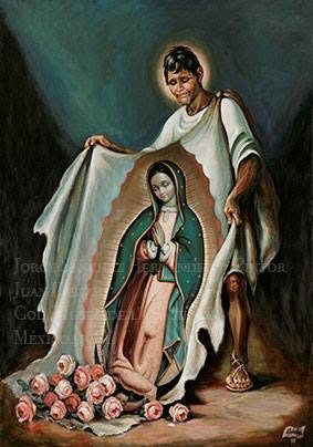 Juan Diego sostiene abierta la tilma con la imagen de Guadalupe impresa y un montón de rosas a sus pies